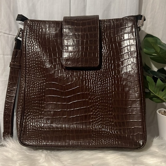 Luis Steven Leather Crocodile Pattern Crossbody - Picture 6 of 12
